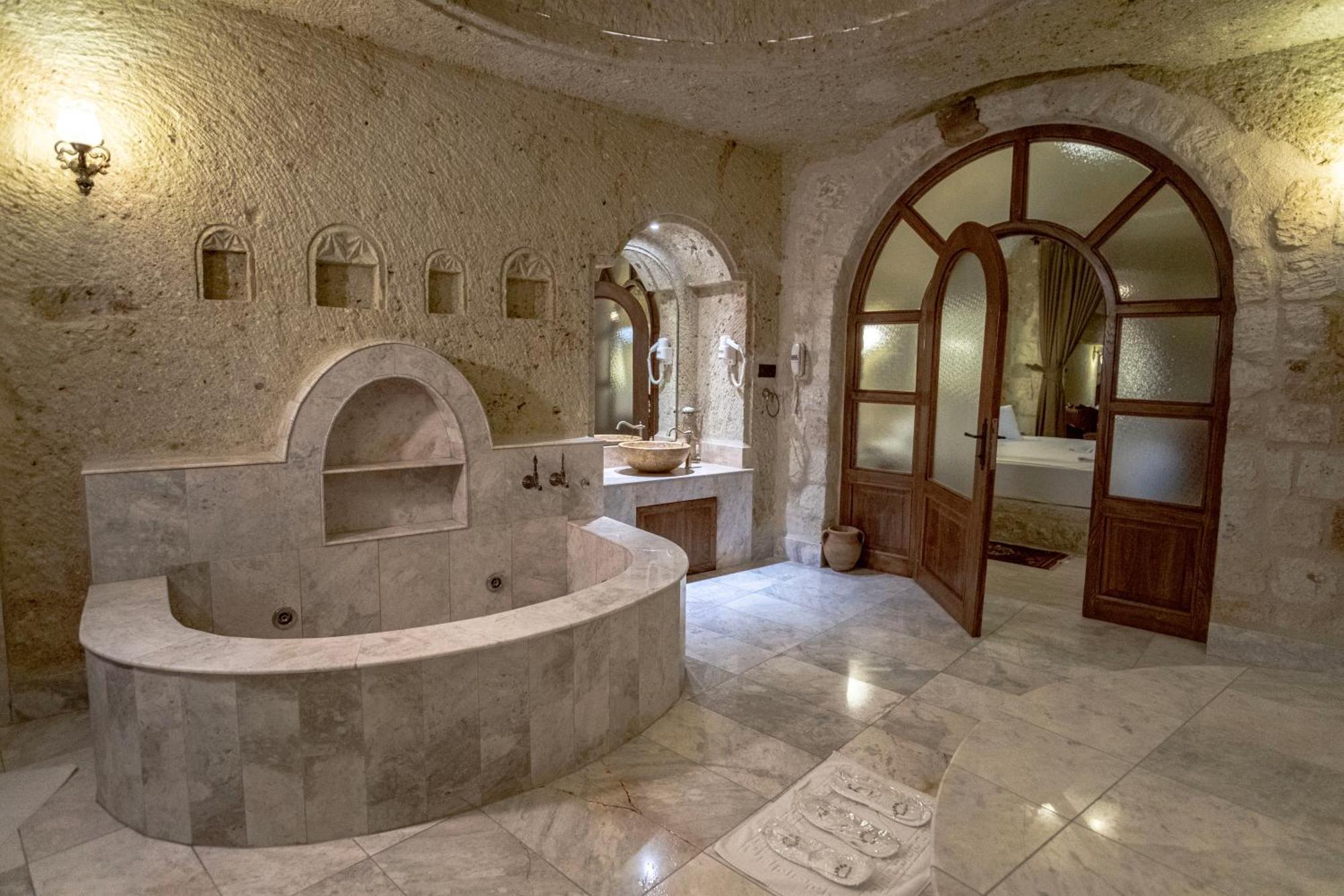 Kemerhan Cave Suites อูร์กุบ ภายนอก รูปภาพ